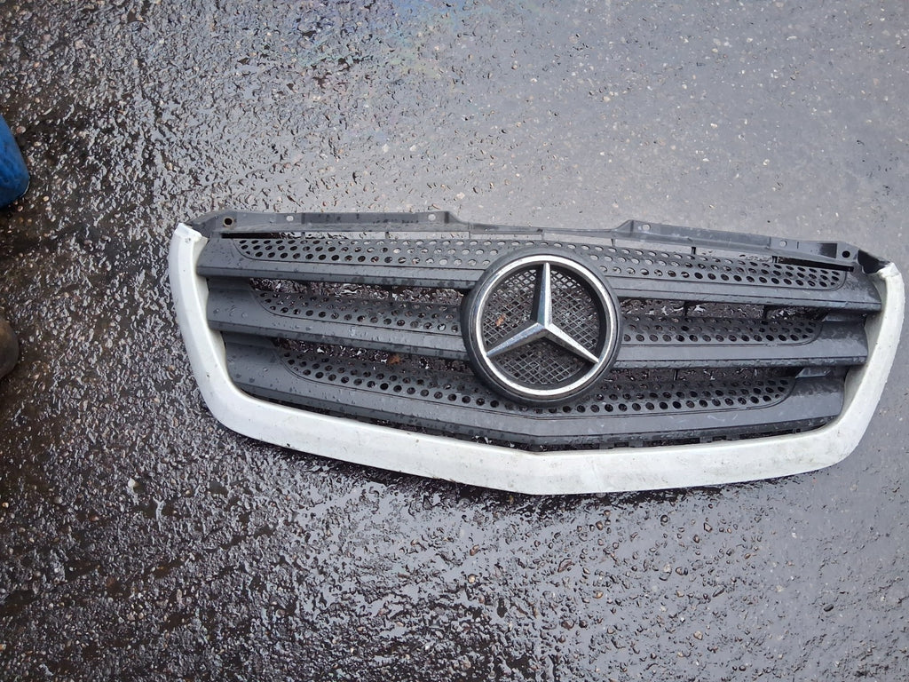 2016 MERCEDES SPRINTER MK2 W906 FRONT BUMPER GRILL BADGE A9068880523
