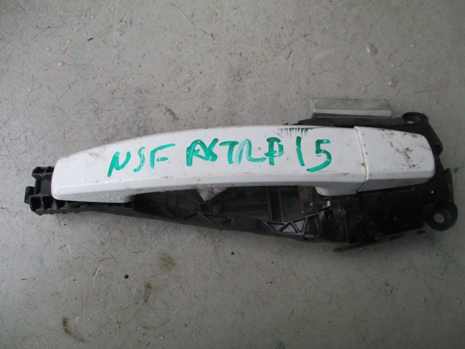 2010 VAUXHALL ASTRA J MK6 NSF PASSENGER SIDE DOOR HANDLE WHITE 94002321
