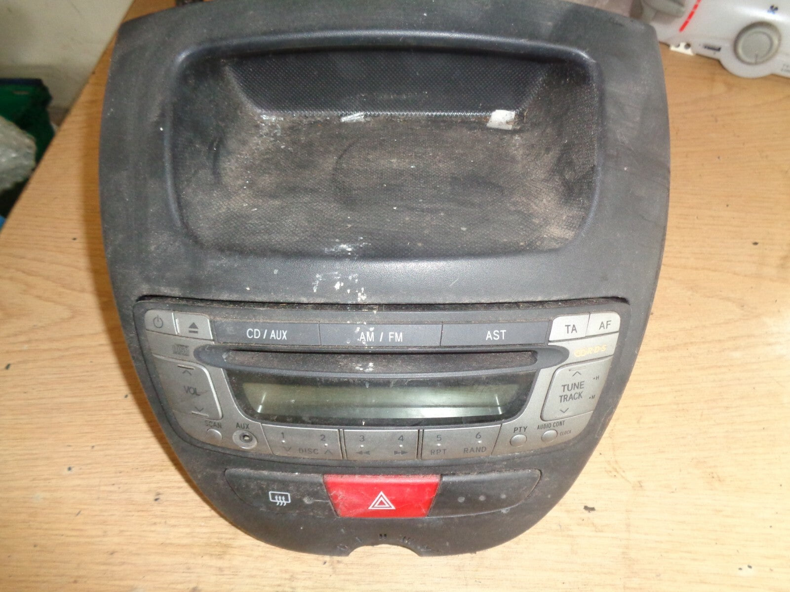 PEUGEOT 107 5 DOOR CENTRE CONSOLE CD PLAYER 554050H010