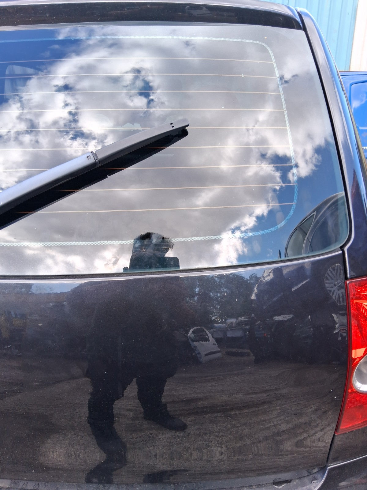 2011 VW VOLKSWAGEN FOX 3 DOOR COMPLETE TAILGATE BOOTLID BLACK