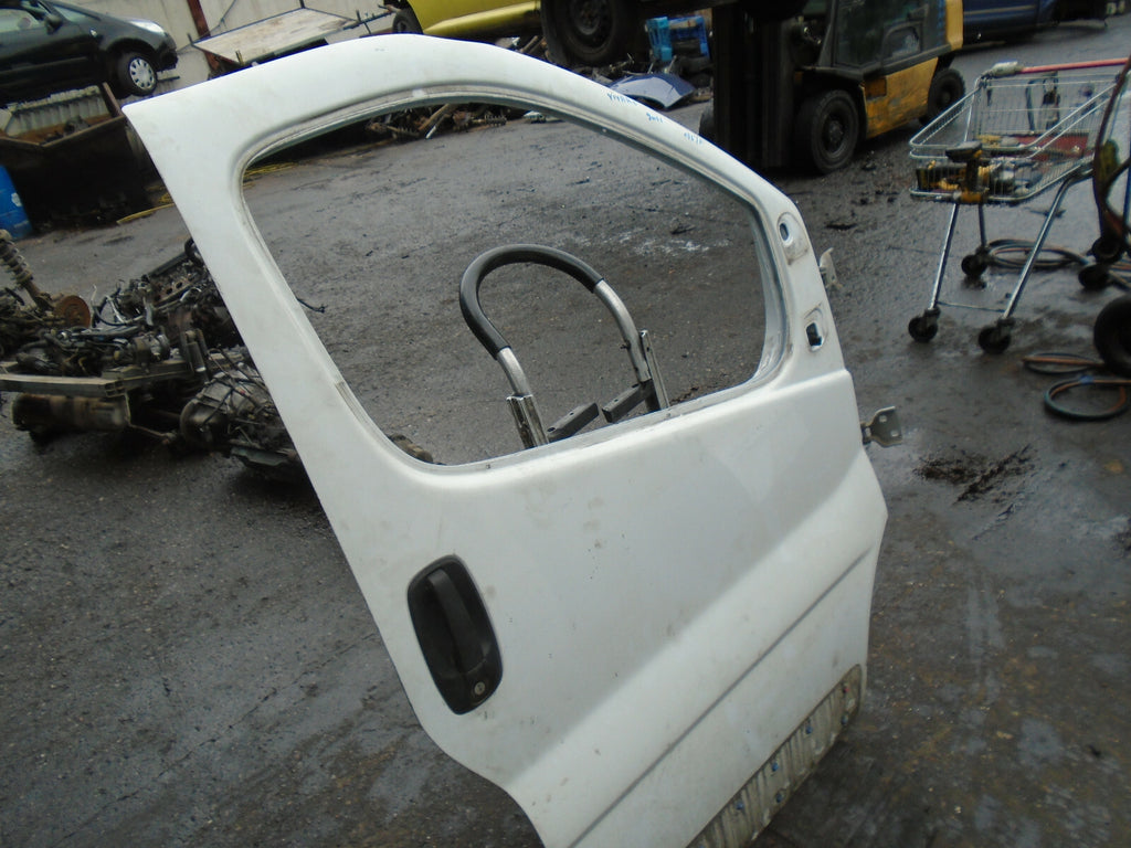 VAUXHALL VIVARO MK1 2011 OSF DRIVER SIDE FRONT DOOR WHITE