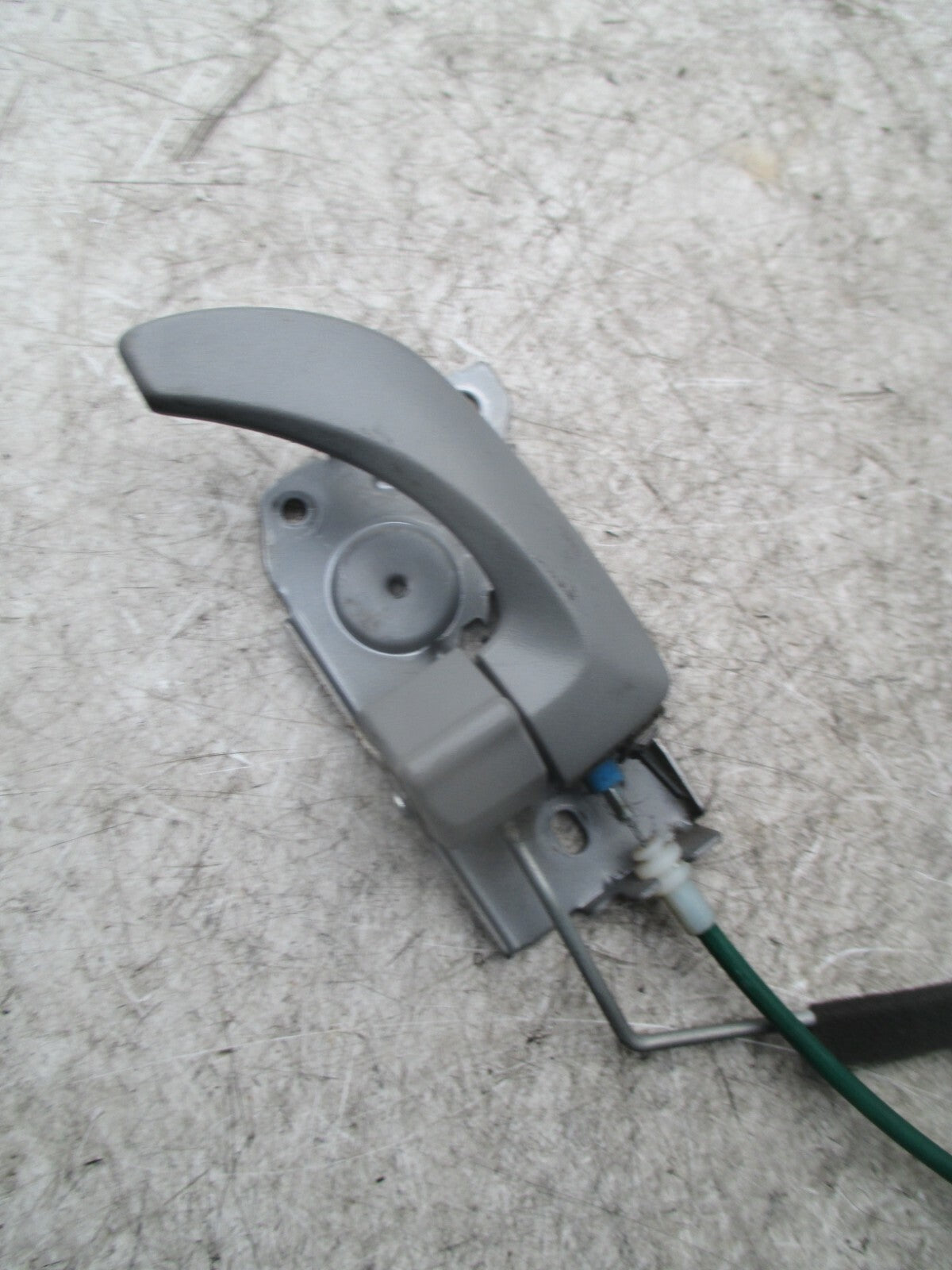 KIA SORENTO 2008 MK1 NSF FRONT PASSENGER SIDE DOOR LOCK MECHANISM WITH HANDLE