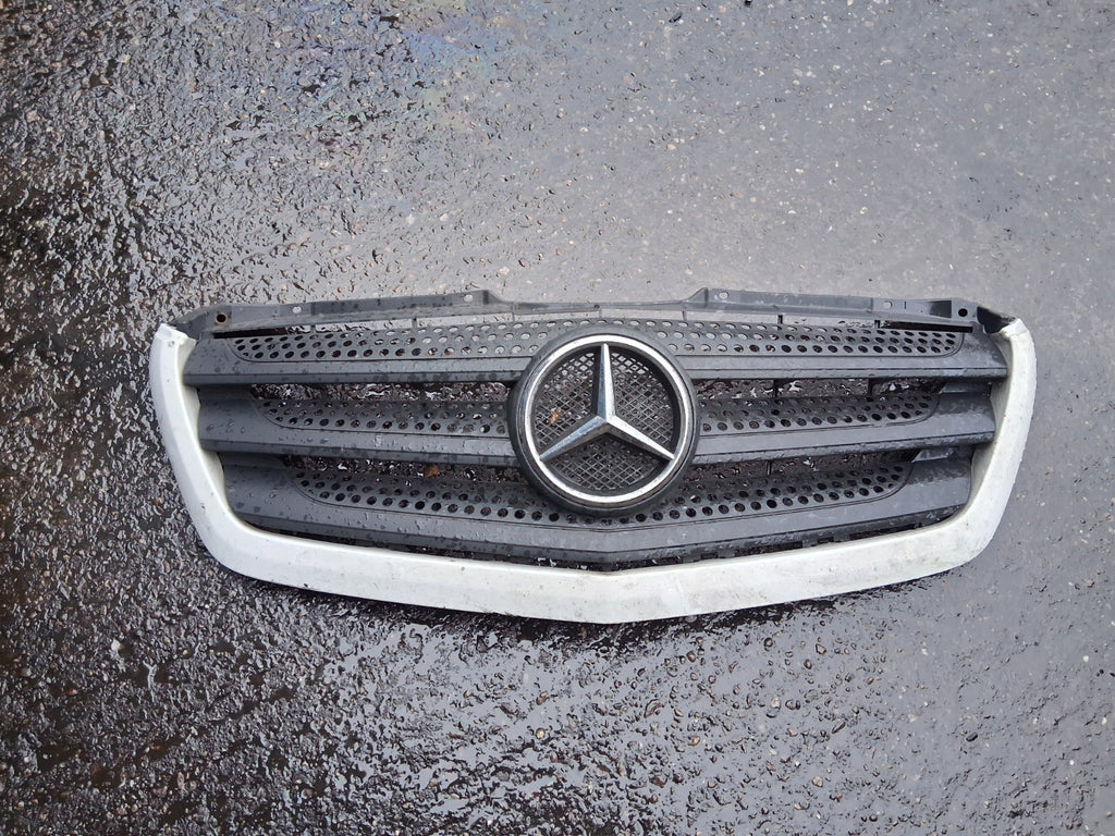 2016 MERCEDES SPRINTER MK2 W906 FRONT BUMPER GRILL BADGE A9068880523