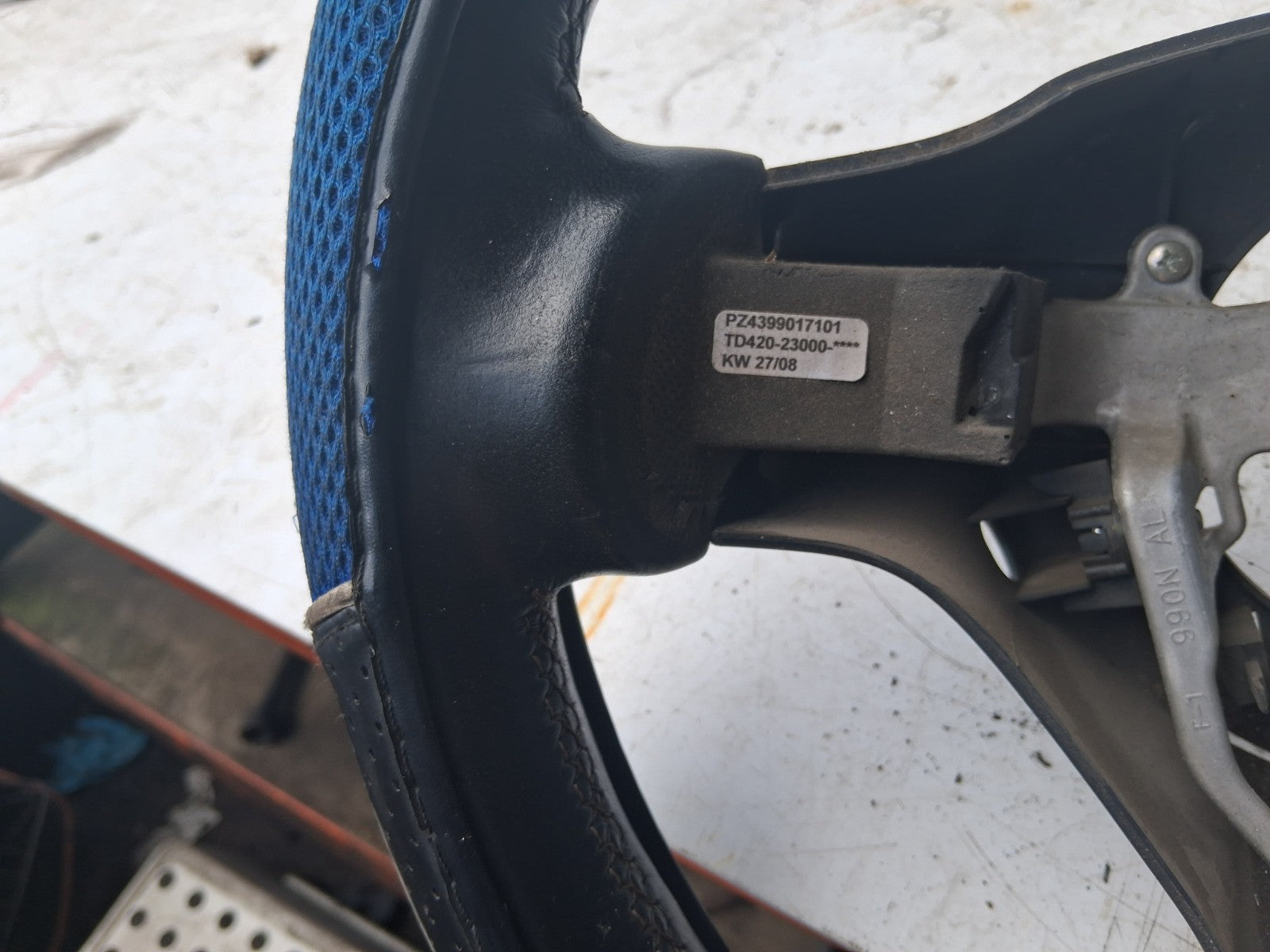 2008 TOYOTA AYGO MK1 3 SPOKE DRIVER FRONT STEERING WHEEL