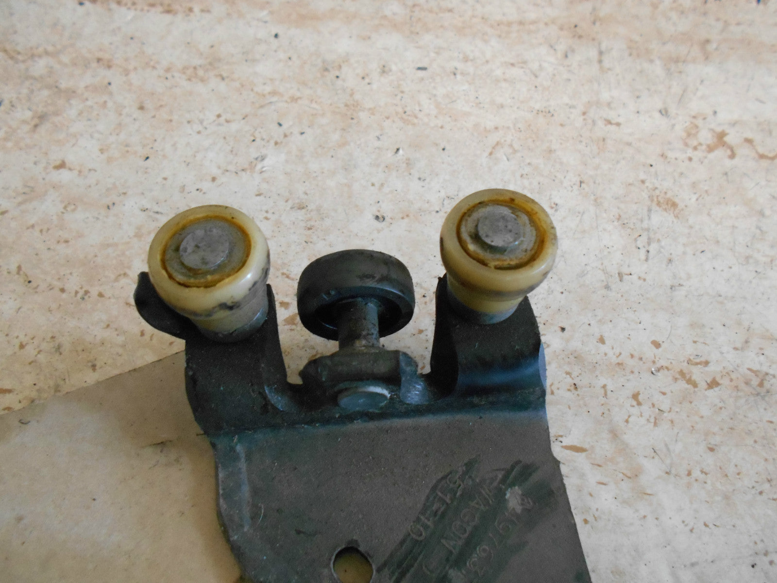 RENAULT KANGOO EXPRESS 2011 DOOR HINGE ROLLER UNIT 497637E