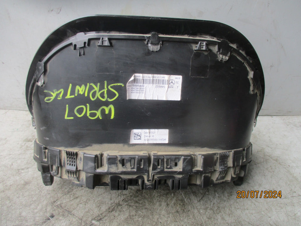 MERCEDES BENZ SPRINTER W907 2021 2.1 DIESEL SPEEDO SPEEDOMETER A9079005806
