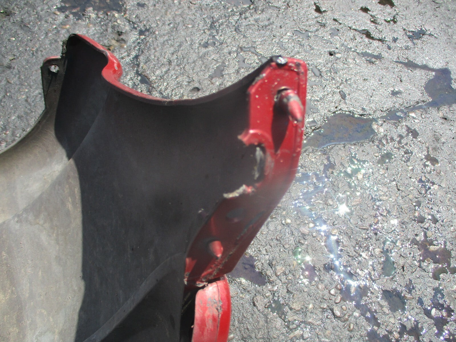 PEUGEOT 206 2007 COMPLETE REAR BACK PLASTIC BUMPER WITH LIGHT IN RED
