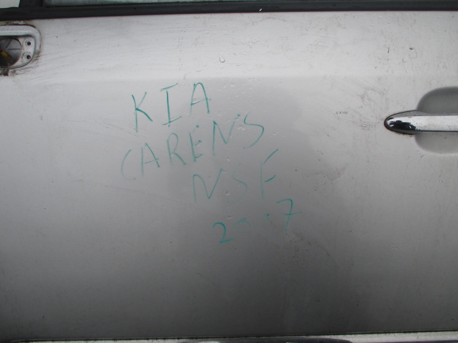KIA CARENS MK2 2007 NSF PASSENGER SIDE FRONT DOOR SILVER