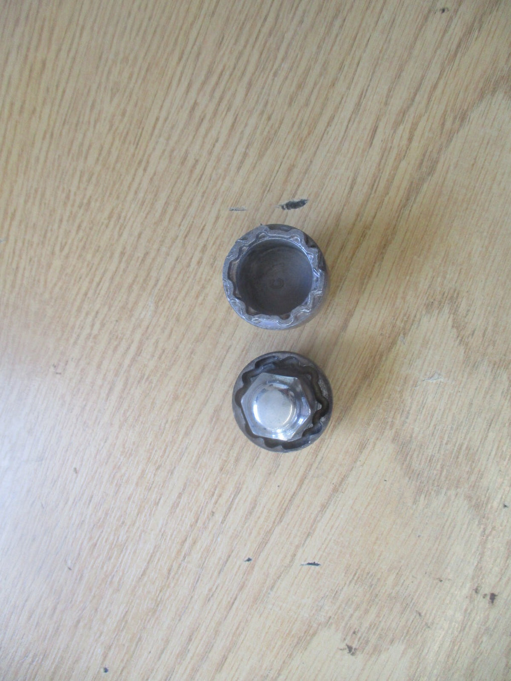 2019 HYUNDAI I20 MK2 WHEEL LOCKING NUT & KEY