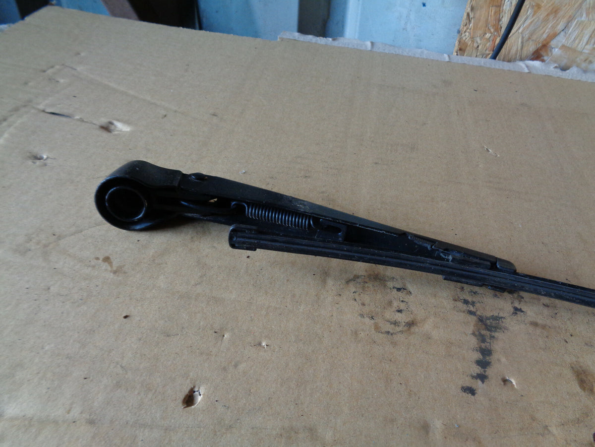 MERCEDES A CLASS A180 2017 REAR BACK BOOT TAILGATE WINDOW GLASS WIPER ARM BLADE