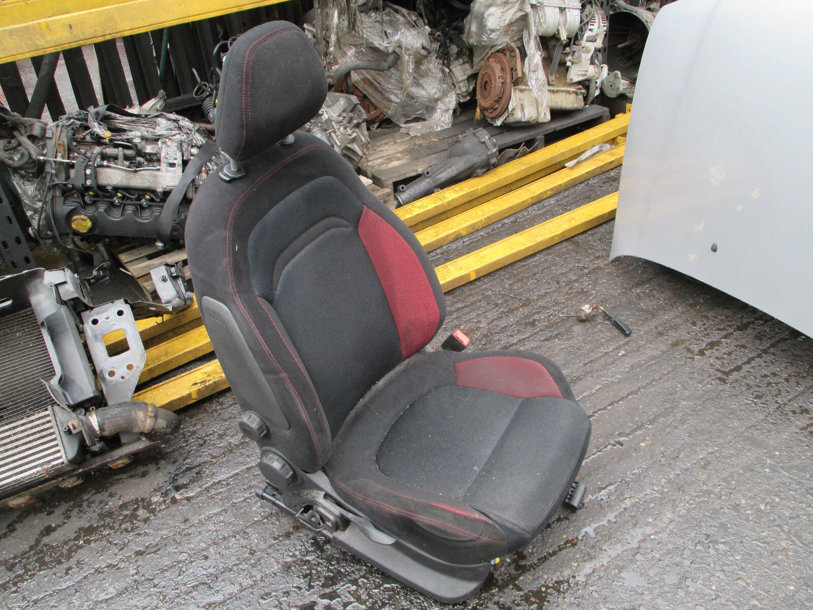 FIAT BRAVO MK2 2009 OSF DRIVER SIDE FRONT COMPLETE SEAT FABRIC RED