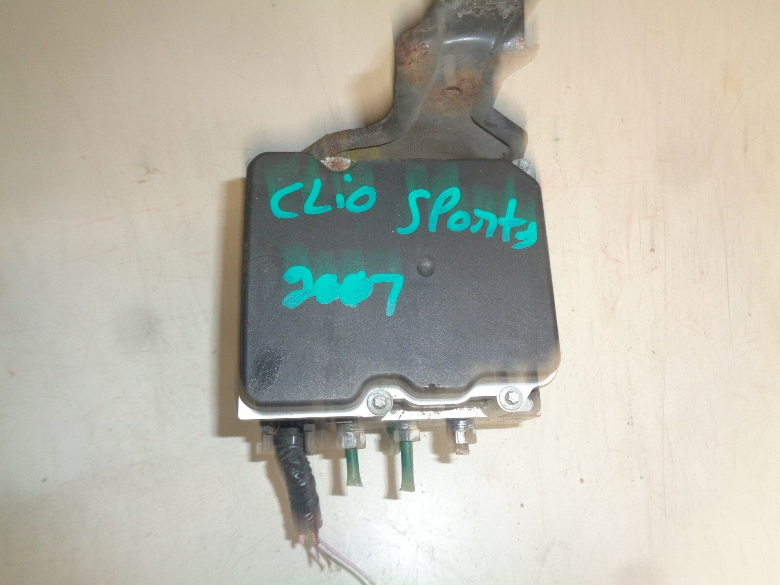 RENAULT CLIO SPORT MK3 2009-12 ABS PUMP AND MODULATOR 8200864695