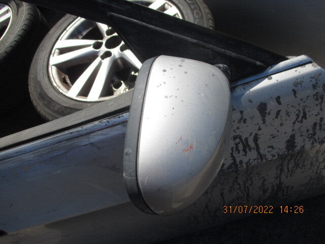 BMW 3 SERIES E90 PRE LCI OSF DRIVER SIDE FRONT COMPLETE DOOR SILVER WING MIRROR