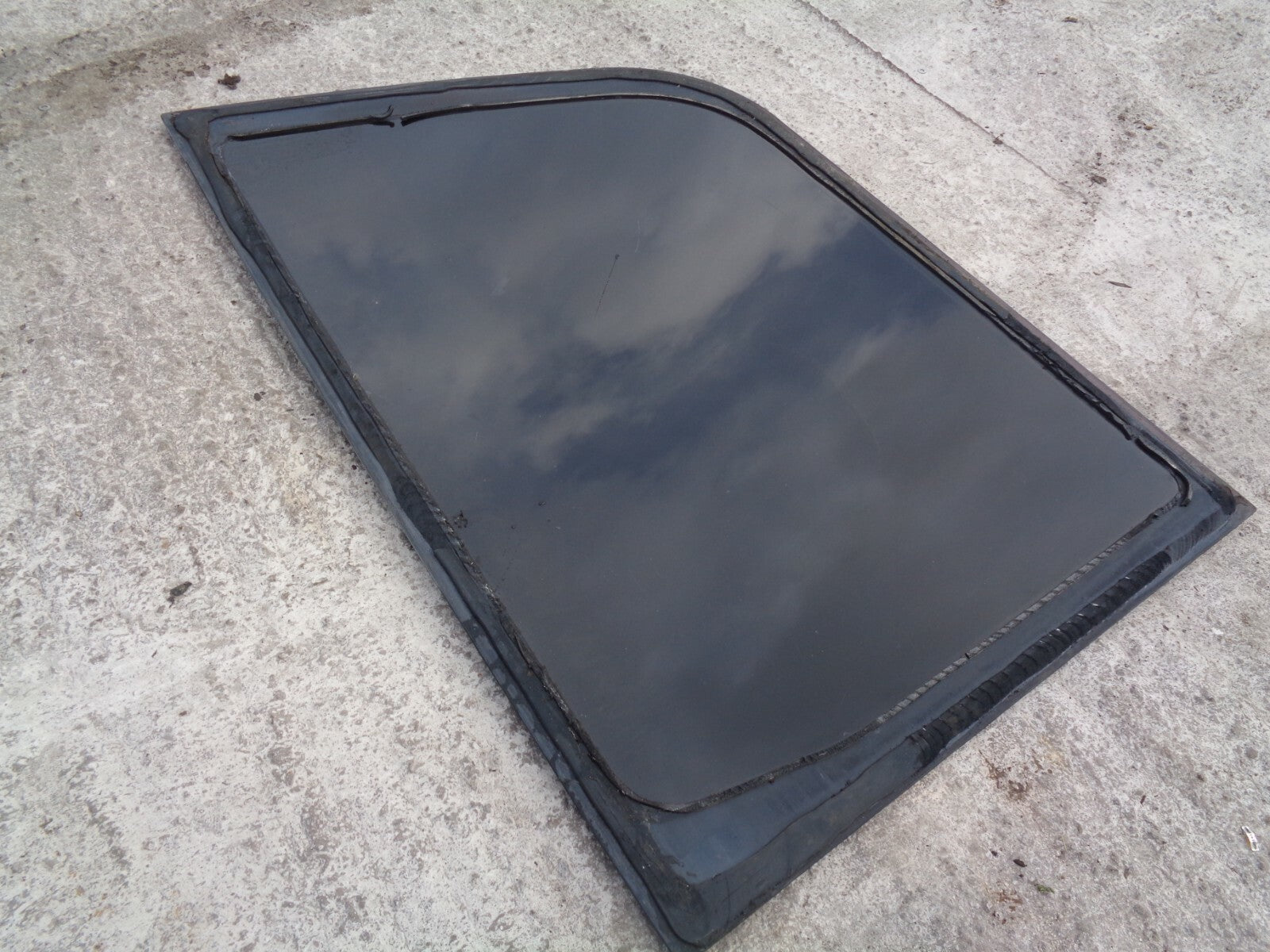 OPTARE ALERO PARTY BUS 2003 NSR PASSENGER SIDE REAR GLASS