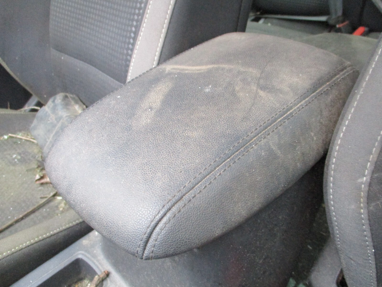 FORD FOCUS MK4 2021 CENTRE MIDDLE MOUNTED LEATHER ARMREST ONLY