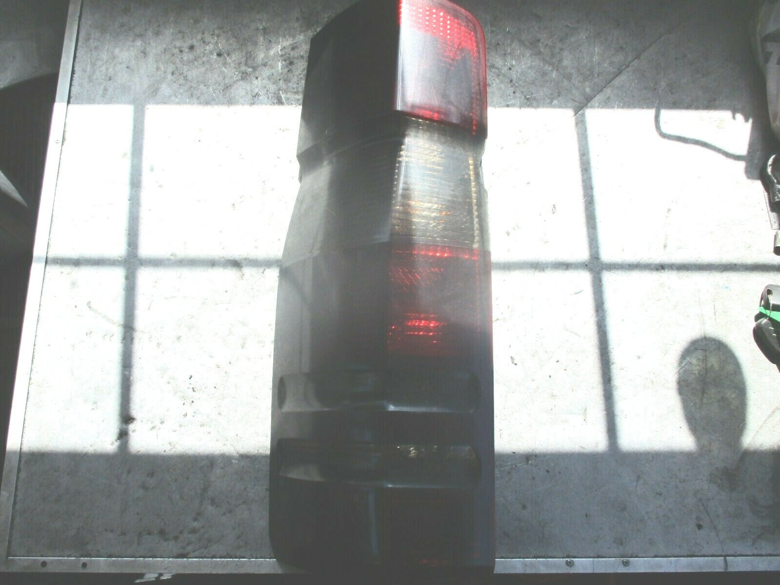 MERCEDES SPRINTER NSR PASSENGER SIDE REAR LIGHT REAR LEFT DAMAGED