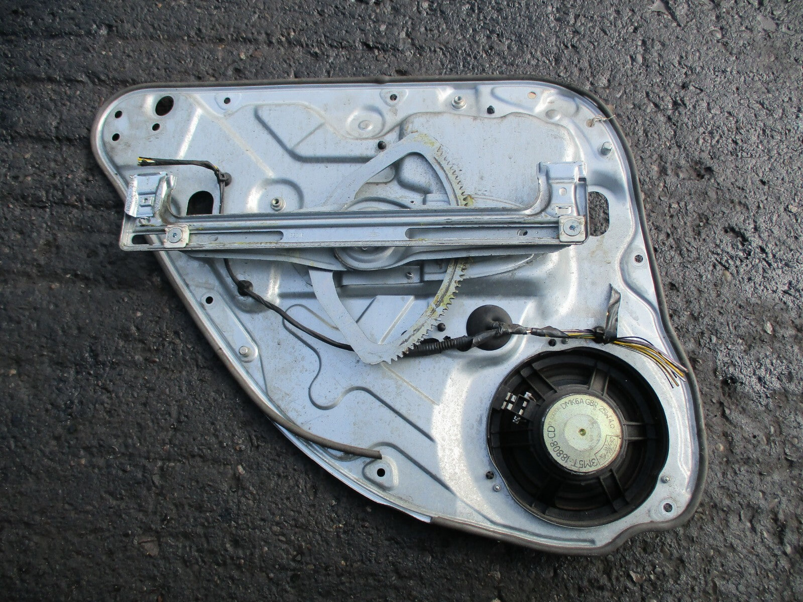 FORD FOCUS MK2 OSR DRIVER SIDE REAR WINDOW REGULATOR PANEL A11849865