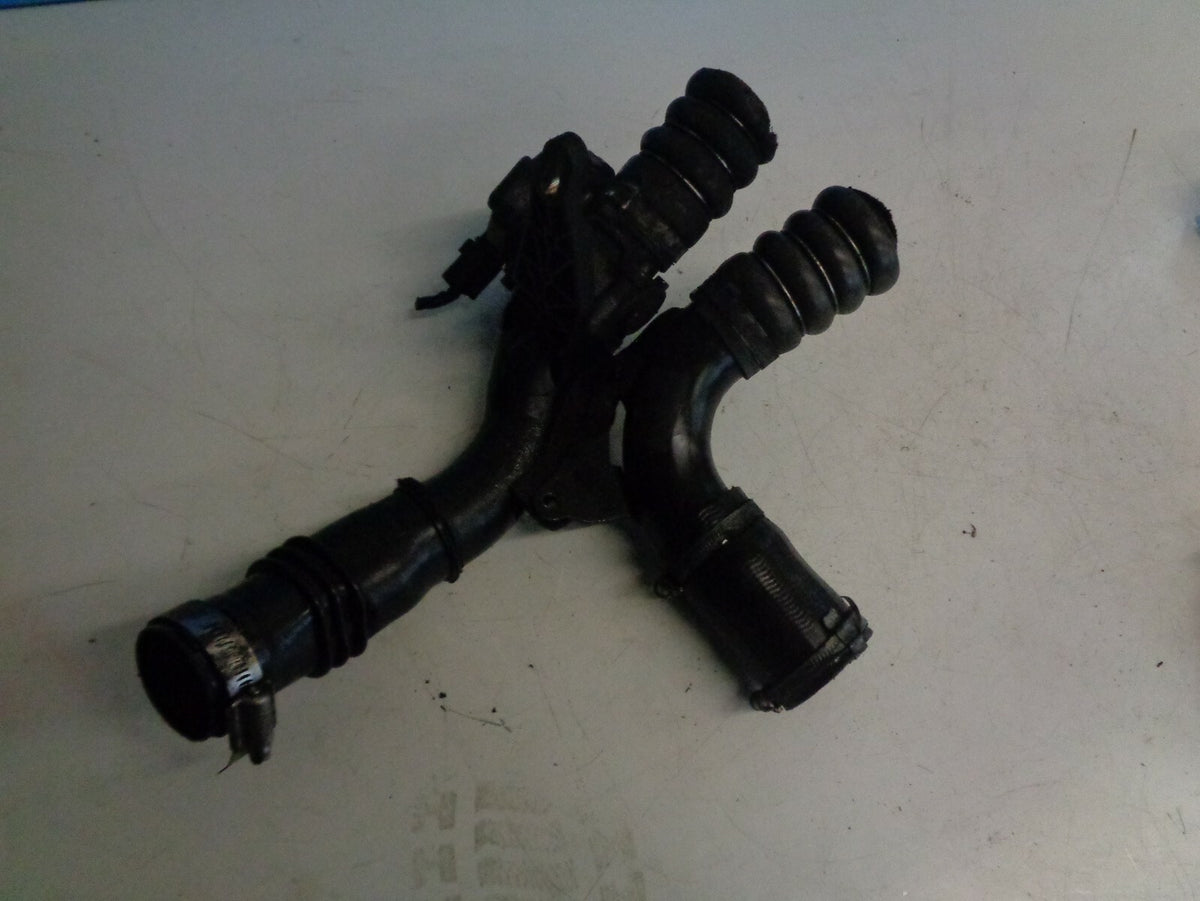 FORD FIESTA MK7 2014 DIESEL THROTTLE BODY AIR INTAKE PLASTIC PIPE 9673534480