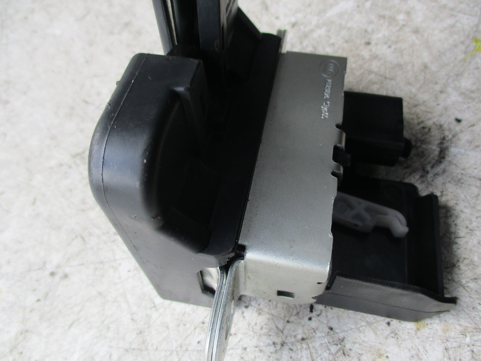 VW VOLKSWAGEN 2020 UP TAILGATE LOCK MECHANISM 1S0827505E