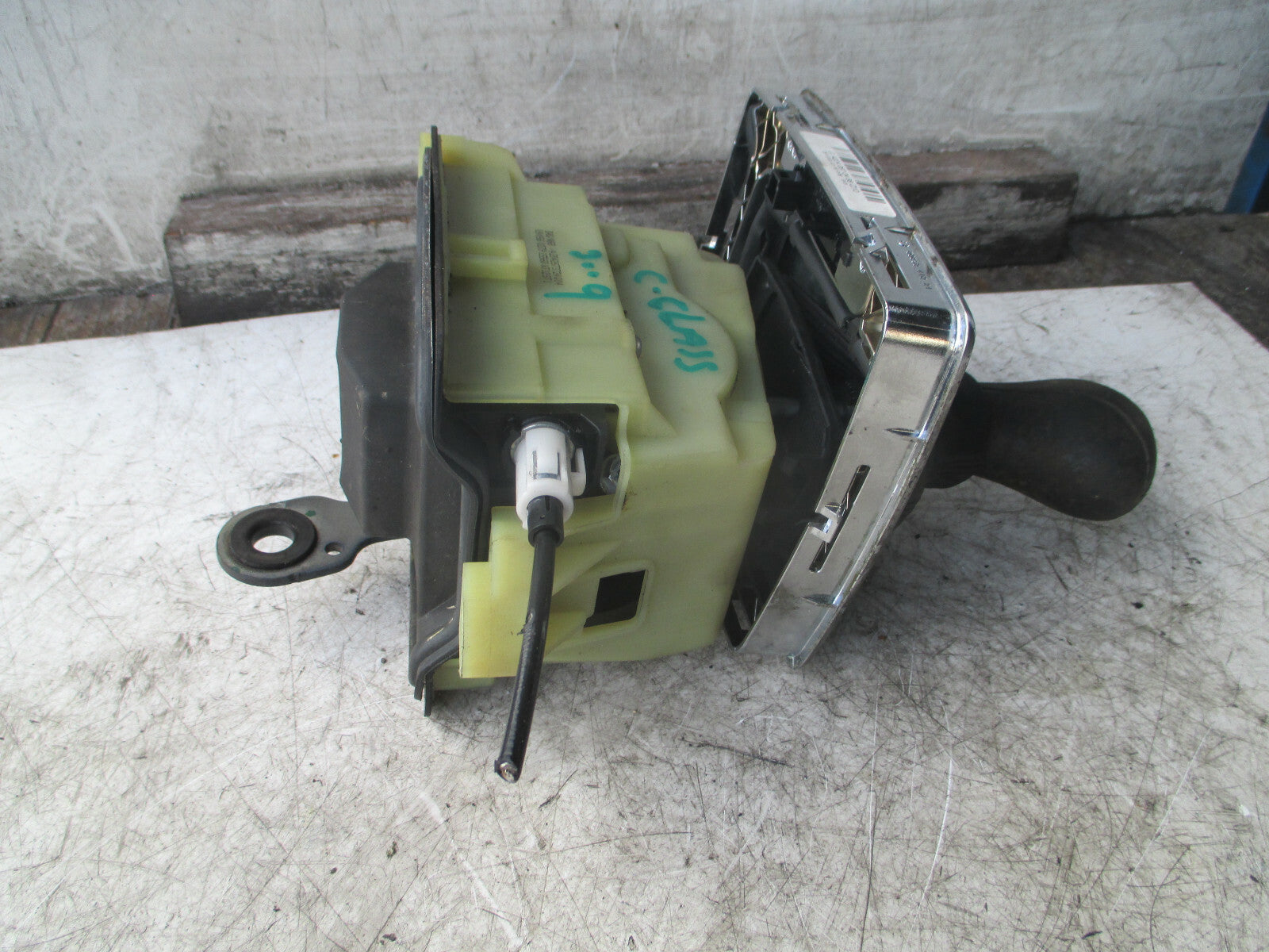 MERCEDES BENZ C CLASS W204 2009 AUTOMATIC GEAR SELECTOR SHIFTER A2042673724