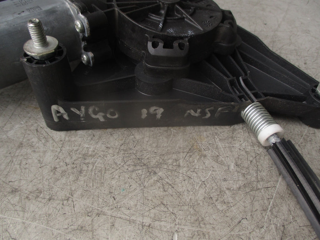 2019 TOYOTA AYGO MK2 NSF PASSENGER SIDE FRONT WINDOW MOTOR REGULATOR 698200H031