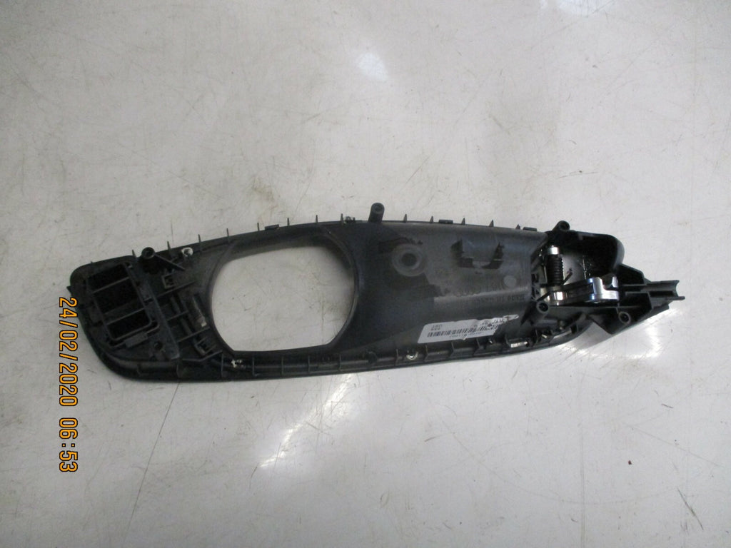 AUDI A1 MK1 8X 2017 NS PASSENGER SIDE INTERIOR DOOR HANDLE BRACKET 8X0837019D
