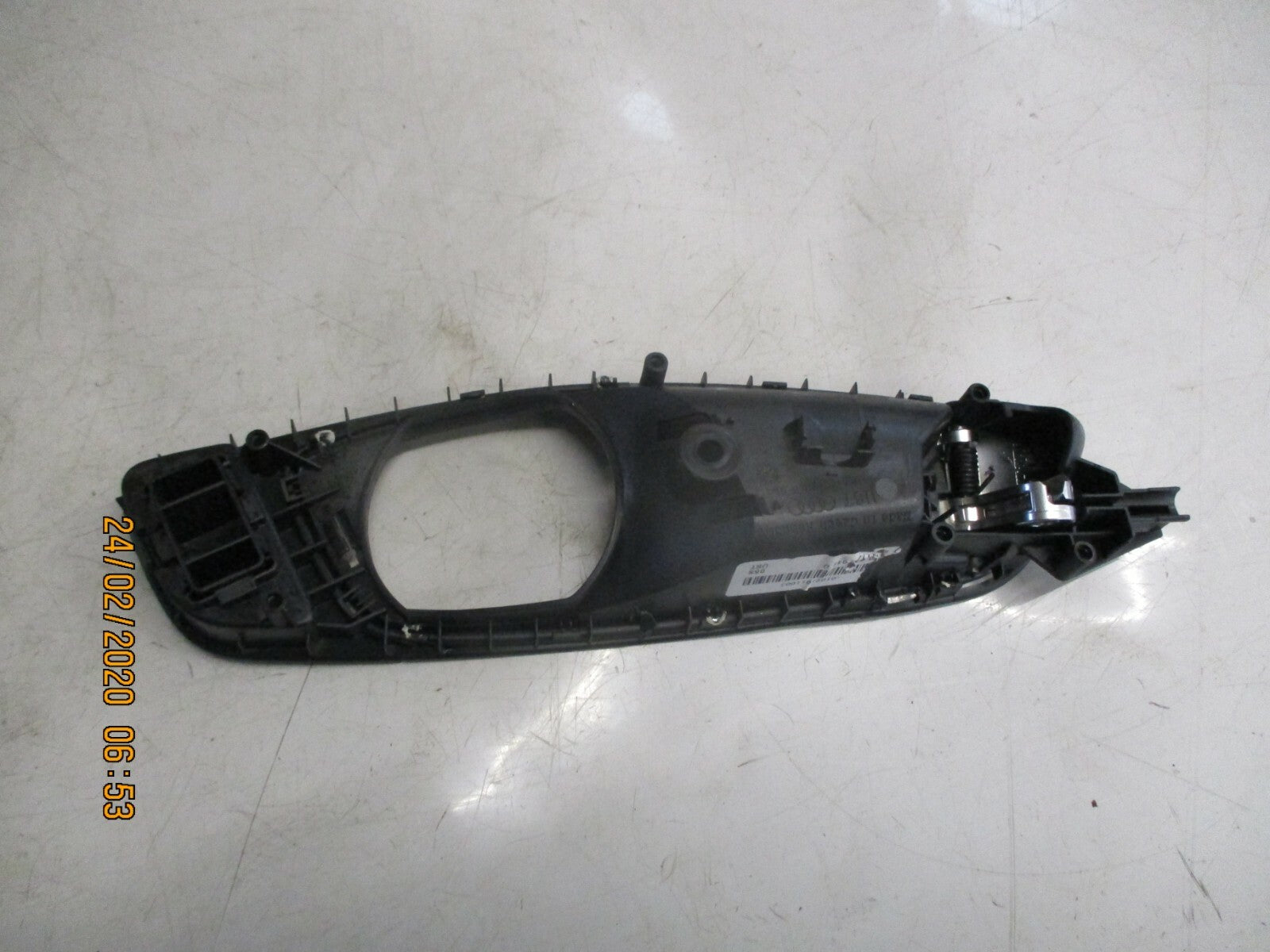 AUDI A1 MK1 8X 2017 NS PASSENGER SIDE INTERIOR DOOR HANDLE BRACKET 8X0837019D