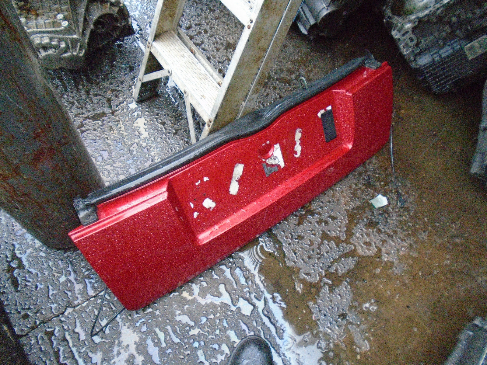 CITROEN C2 2006 3 DOOR REAR LOWER BOOTLID TAILGATE RED BLACK