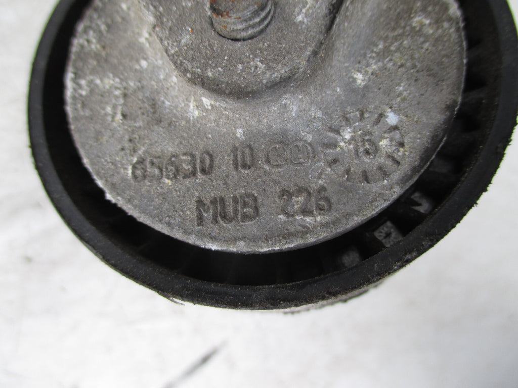NISSAN JUKE 2013 ENGINE MOUNT BRACKET TENSIONER PULLEY ASSEMBLY UNIT