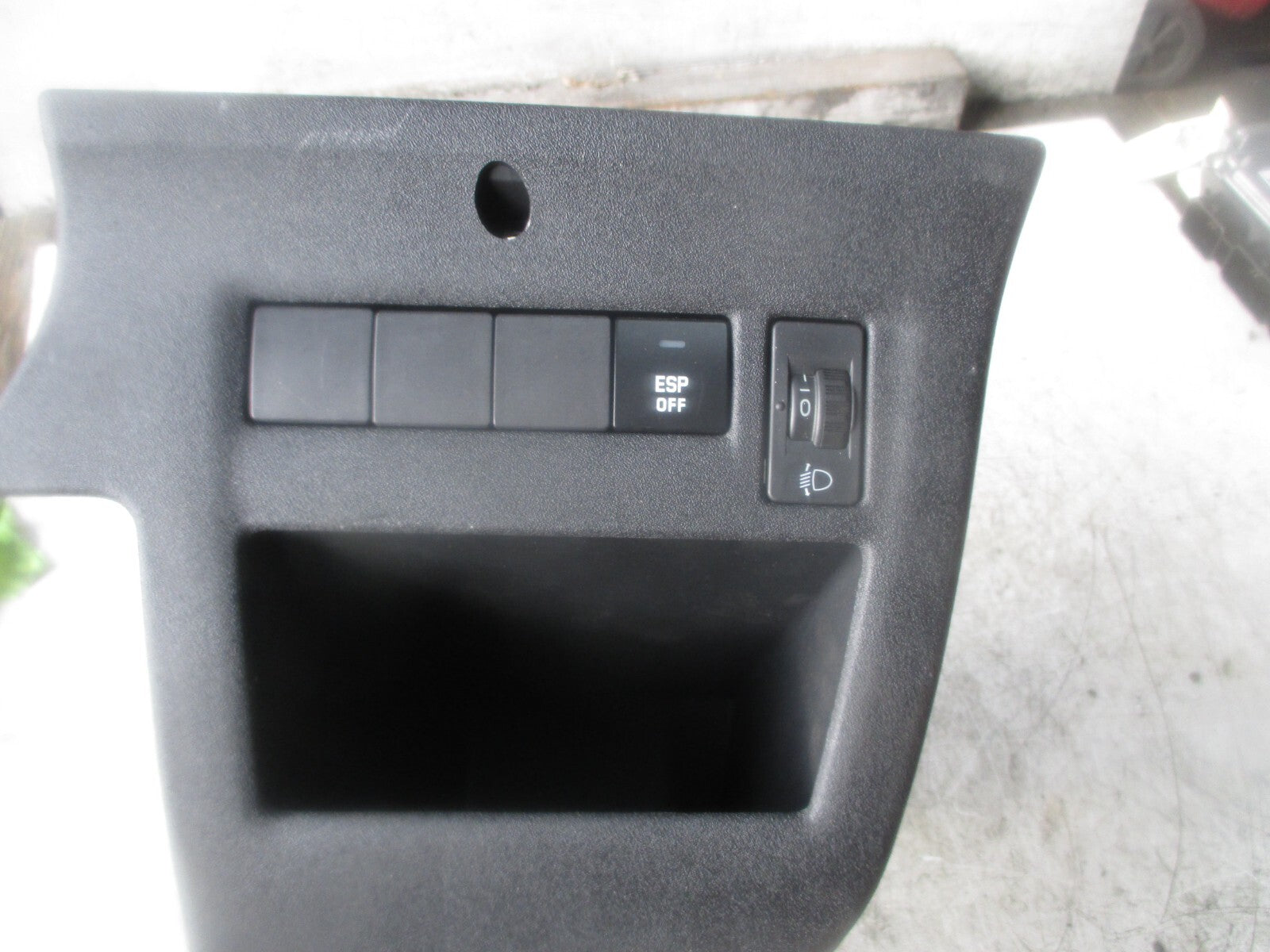 2009 CITROEN C4 FRONT DRIVER DASHBOARD TRIM COIN TRAY STORAGE AND LIGHT SETTING