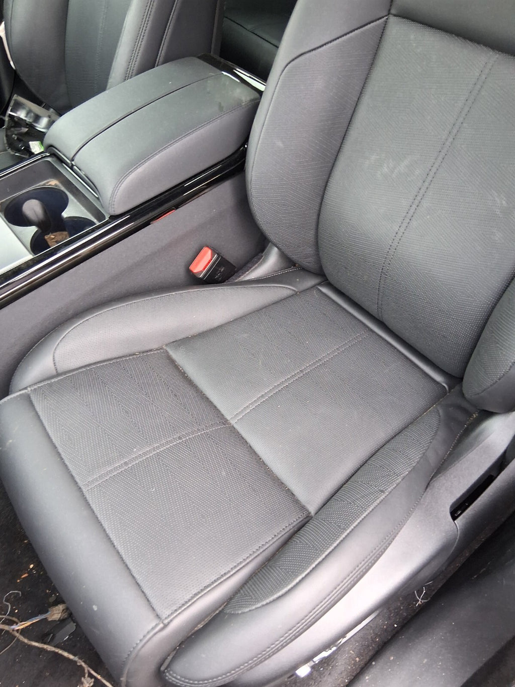 2024 RANGE ROVER VELAR P400e NSF PASSENGER SIDE ELECTRIC HEATED LEATHER SEAT
