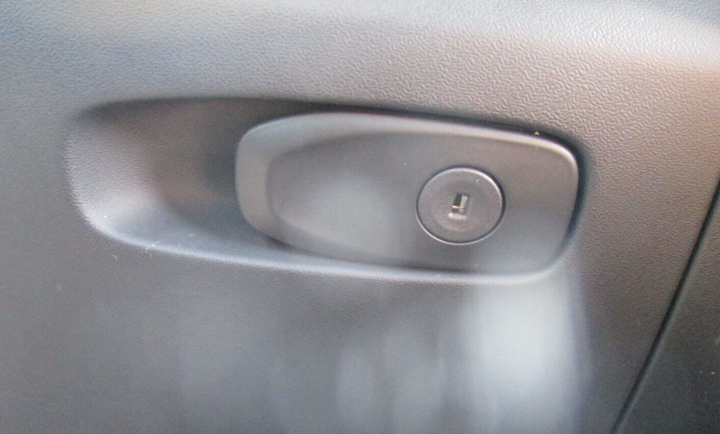 2016 VOLVO V40 R DESIGN STORAGE GLOVE BOX COMPARTMENT