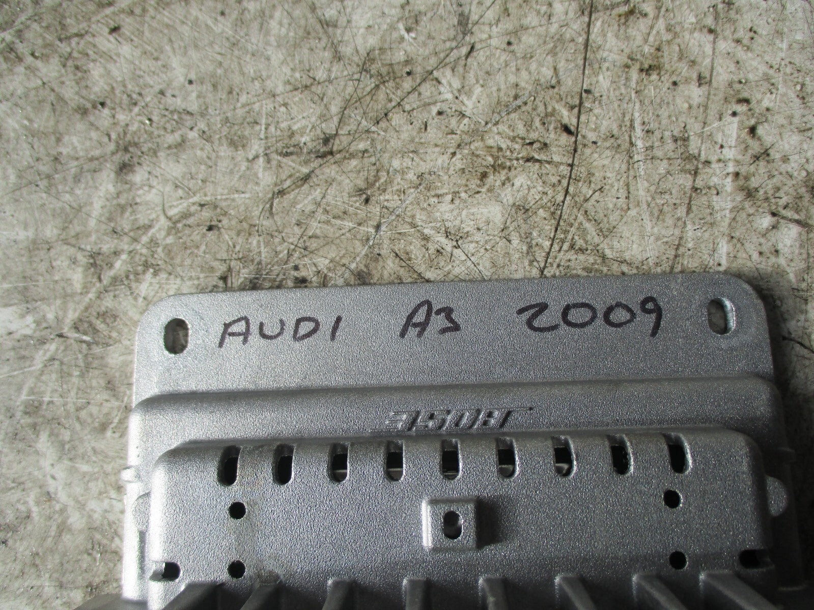 AUDI A3 8P 2010 BOSE AMPLIFIER UNIT MODULE 8P3035223B