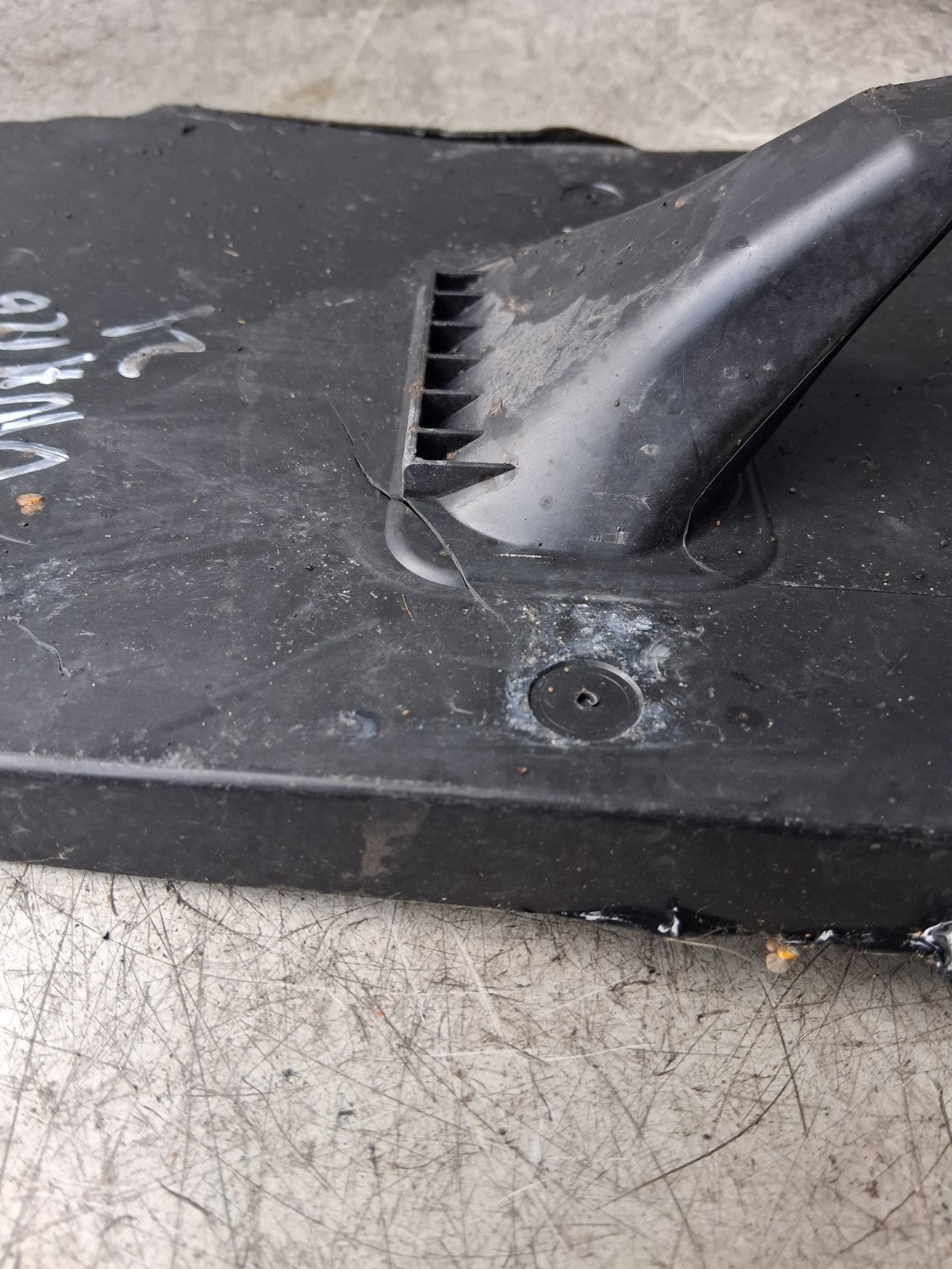 2021 VAUXHALL VIVARO BATTERY TRAY P1007615