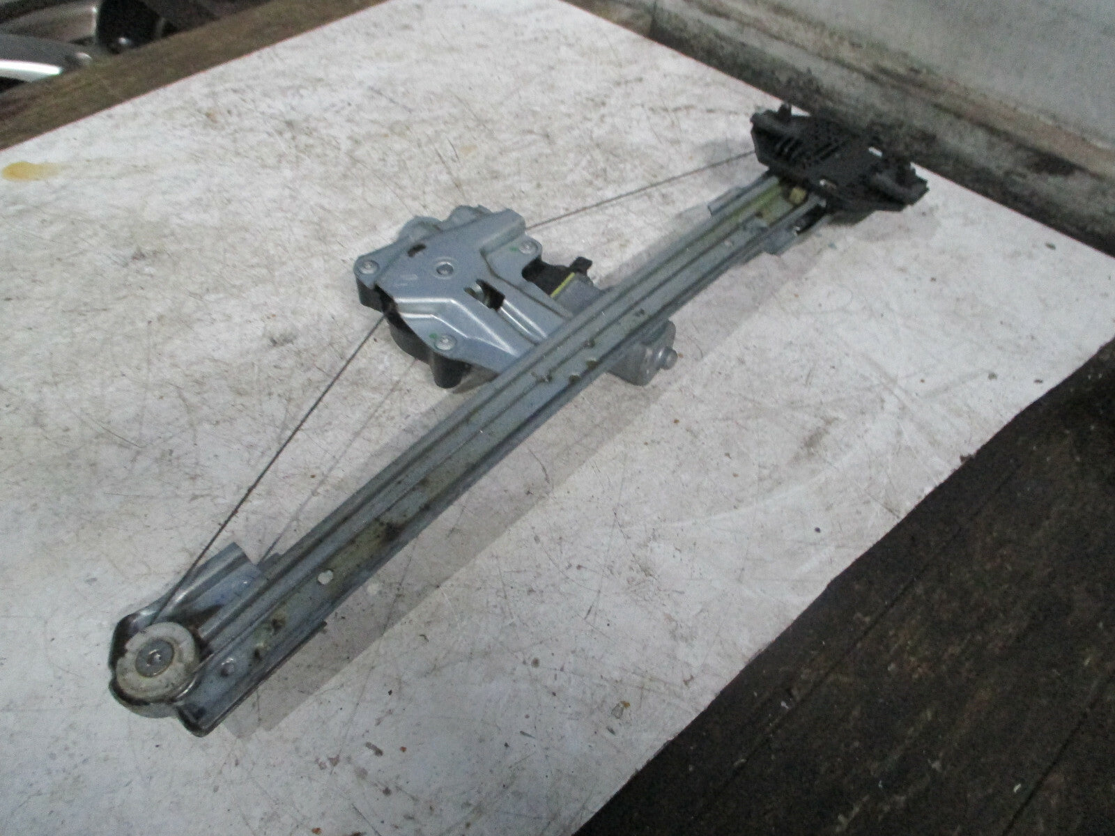 DACIA SANDERO 2015 MK2 NSF PASSENGER SIDE FRONT WINDOW REGULATOR MOTOR