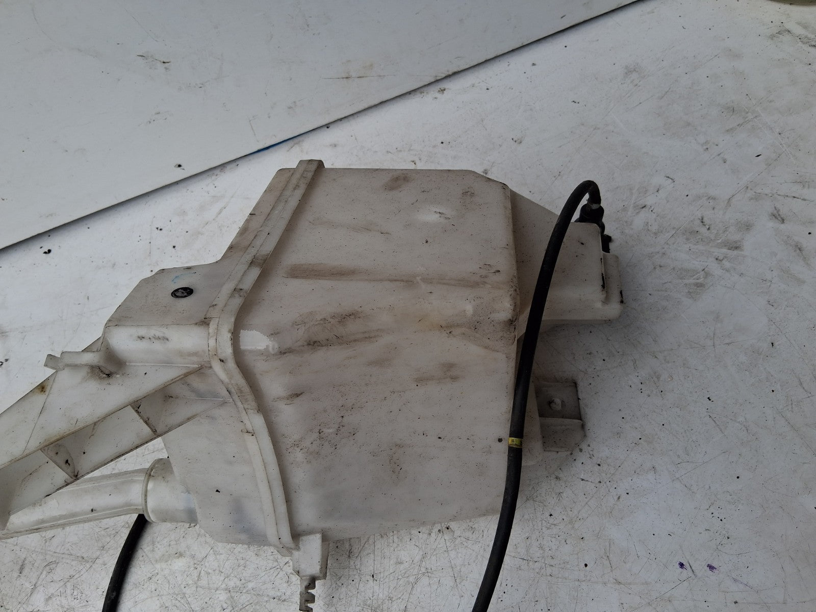 2016 NISSAN JUKE F15 FRONT WINDSCREEN WASHER BOTTLE RESERVOIR