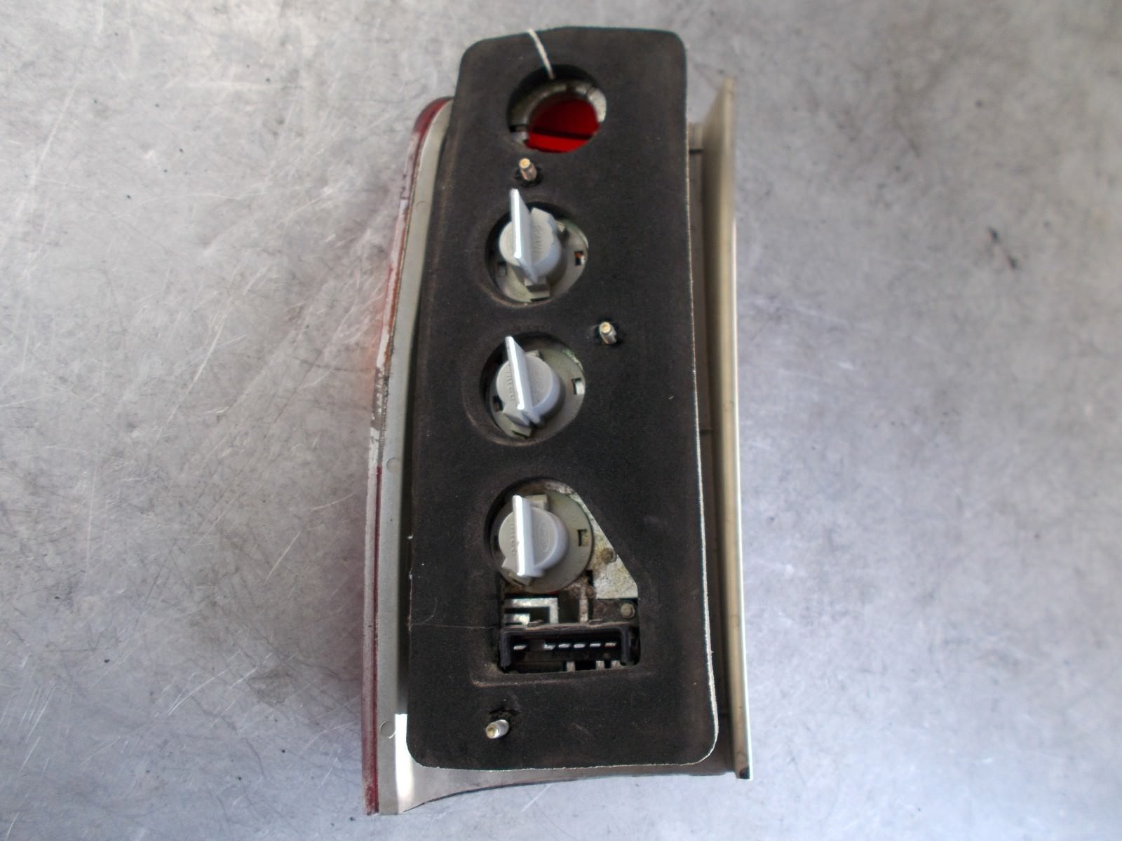 2000 FORD ESCORT VAN OSR DRIVERS SIDE REAR LIGHT TAIL LIGHT