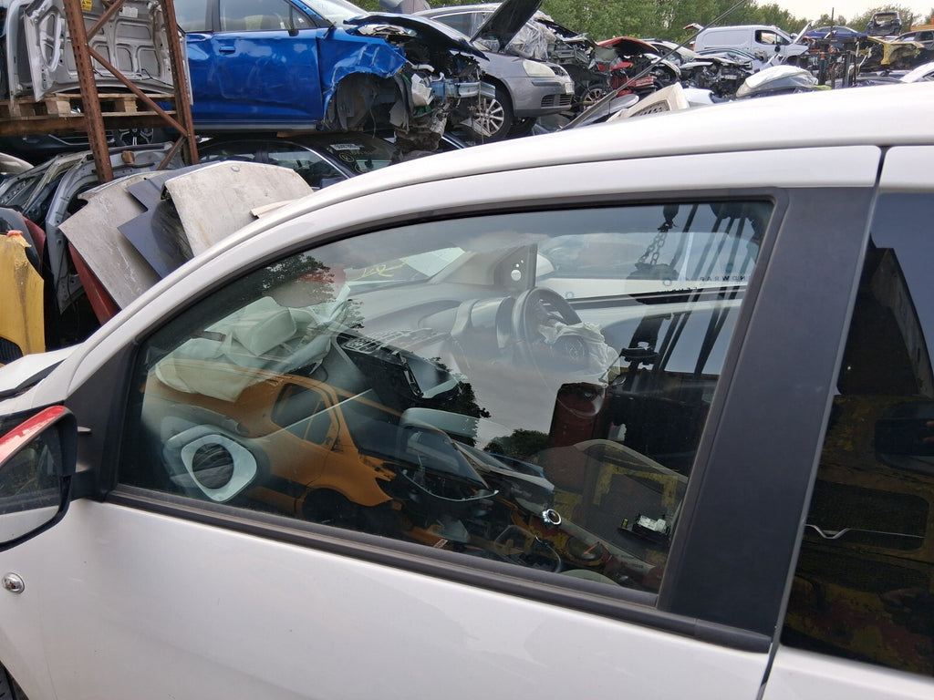 2020 TOYOTA AYGO MK2 5 DOOR NSF PASSENGER SIDE FRONT WINDOW GLASS