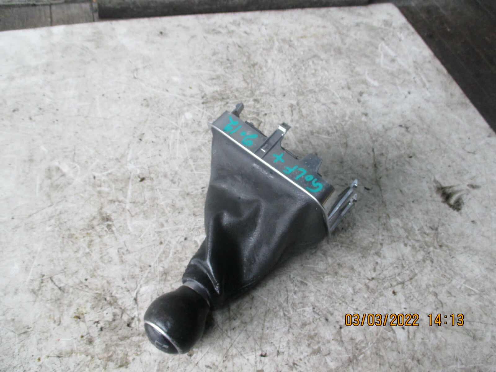 VOLKSWAGEN GOLF PLUS 2012 5 SPEED GEAR KNOB & GAITER 5M0711456C