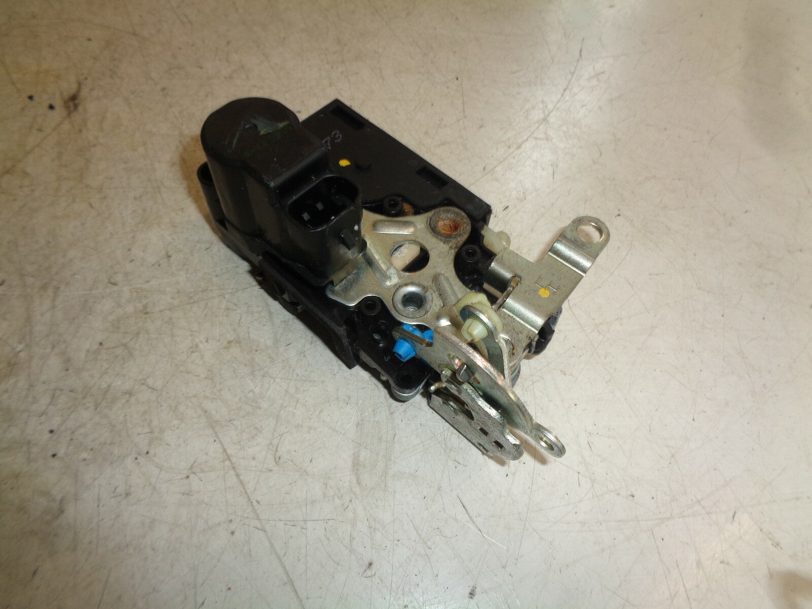 VAUXHALL VIVA 2017 1.0 PETROL NSF PASSENGER SIDE FRONT DOOR LOCK MECHANISM