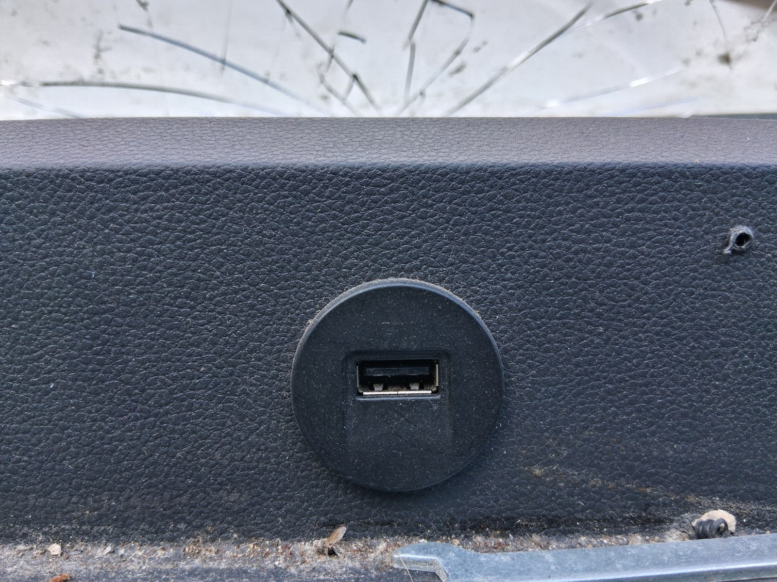 2024 RENAULT MASTER MK3 DASH USB PORT SOCKET CONNECTOR