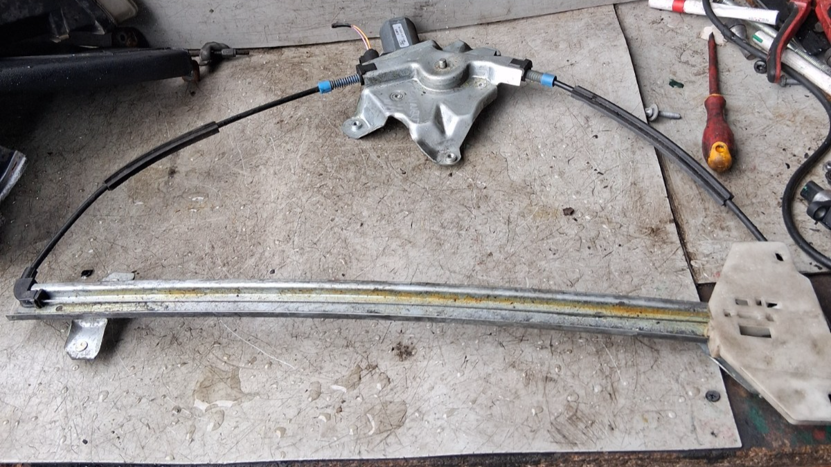 2011 FORD CONNECT NS PASSENGER SIDE FRONT WINDOW REGULATOR 2T14V23201