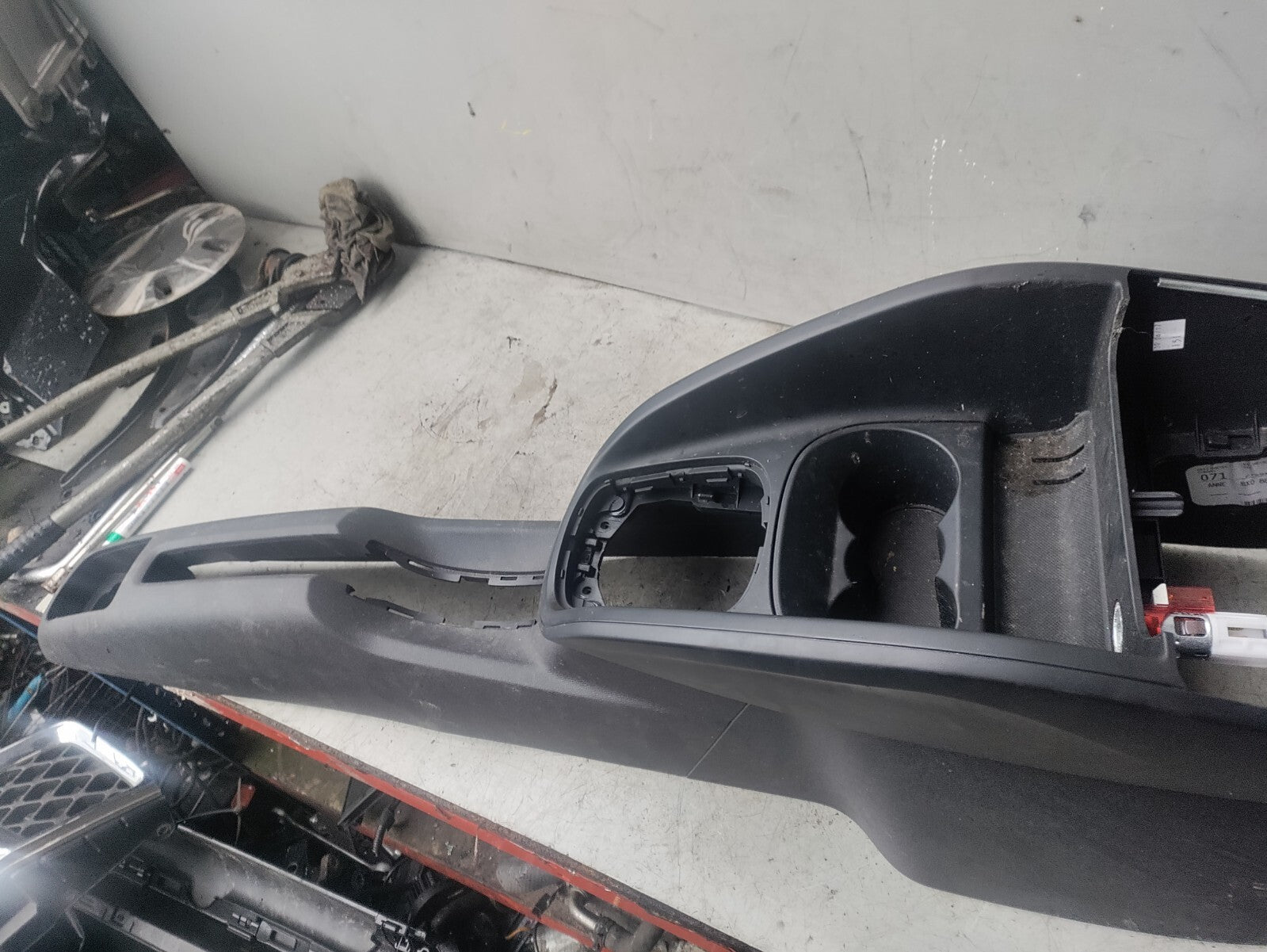 AUDI A1 8X 2015 3 DOOR CENTRE CONSOLE CUP HOLDER PLASTIC TRIM 8X0863240C