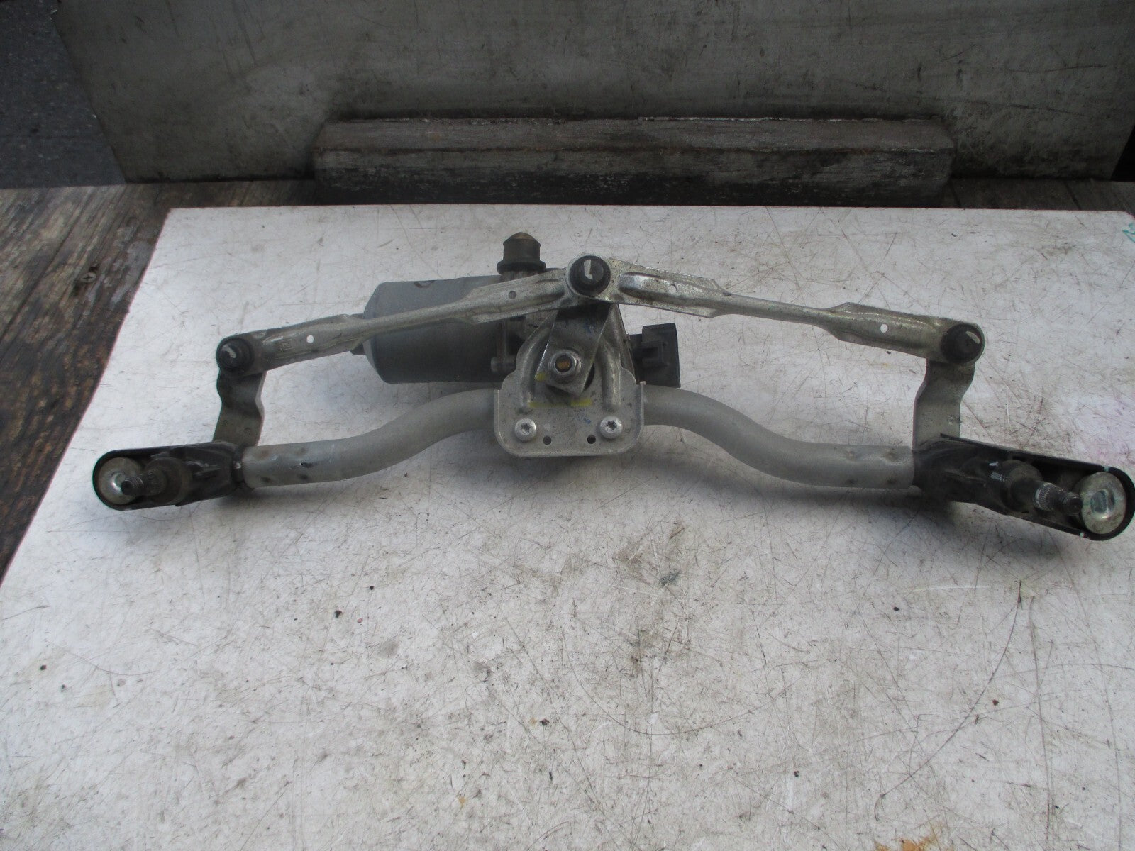 FORD KA + 2018 1.2 PETROL FRONT WINDSCREEN WIPER MOTOR LINKAGE E4B517500BF
