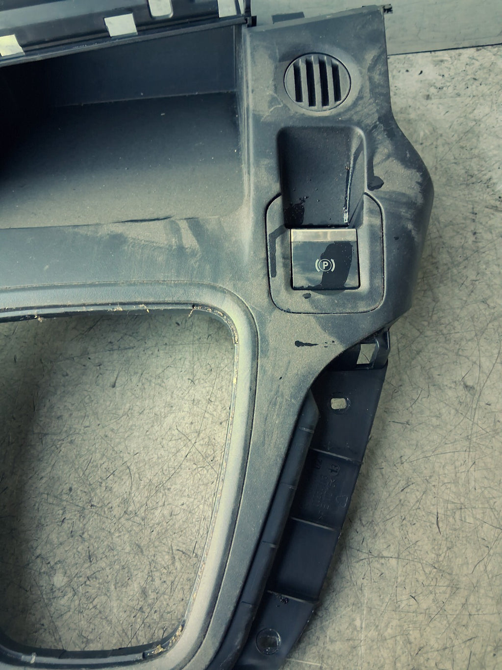 2023 CITROEN BERLINGO MK3 GEAR STICK PARKING BUTTON SURROUND TRIM 9841761077