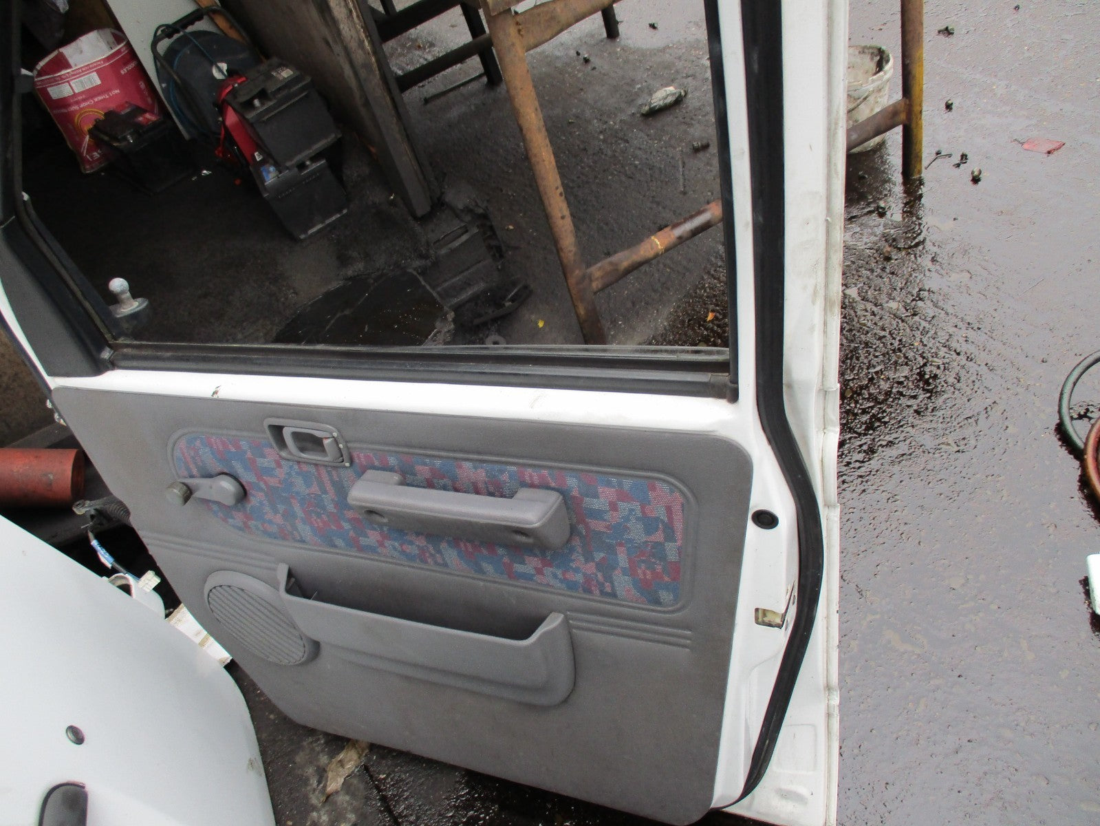 NISSAN VANETTE LDV CUB 1994-2002 OSF DRIVER SIDE FRONT DOOR COMPLETE WHITE