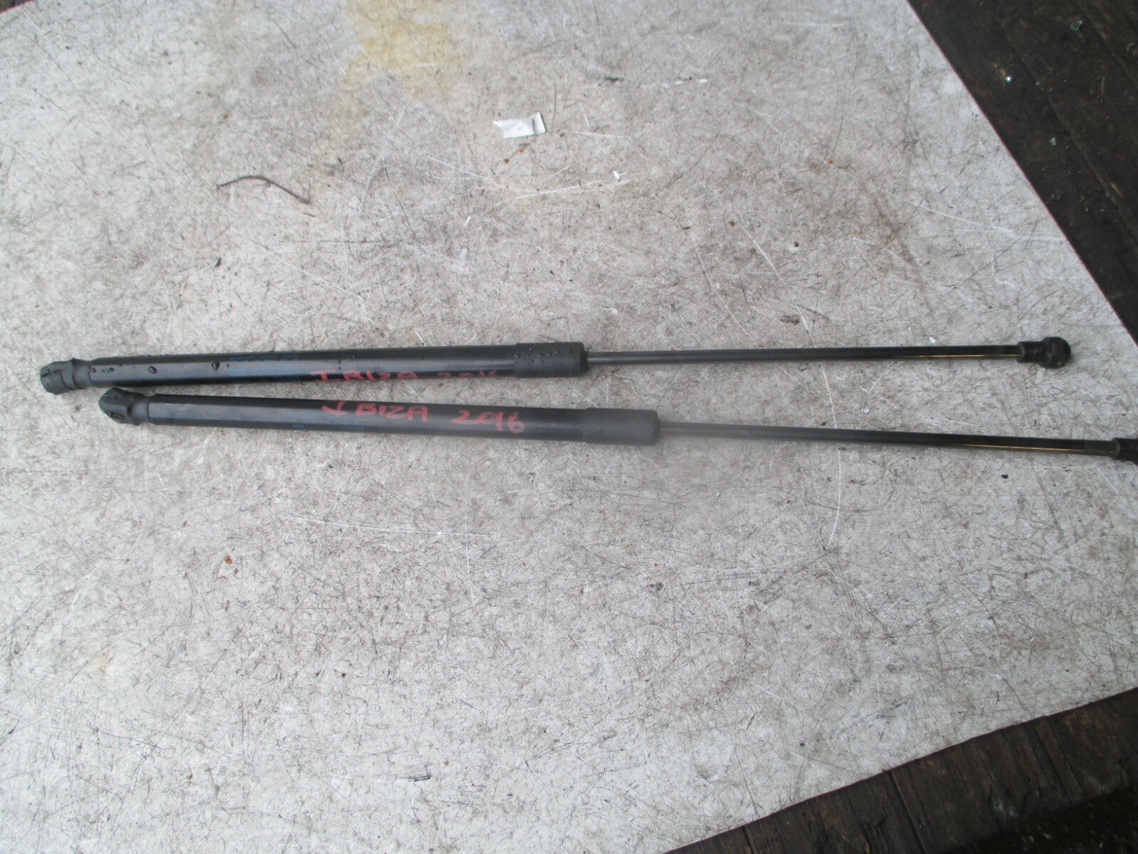 SEAT IBIZA 2016 MK4 6J TAILGATE PAIR GAS STRUTS 6J4827550