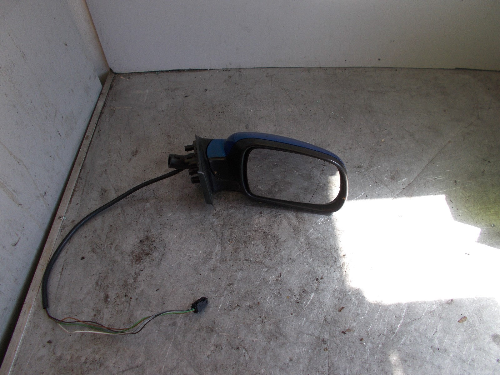 PEUGEOT 307 OS DRIVERS SIDE BLUE ELECTRIC WING MIRROR 96347739XT04