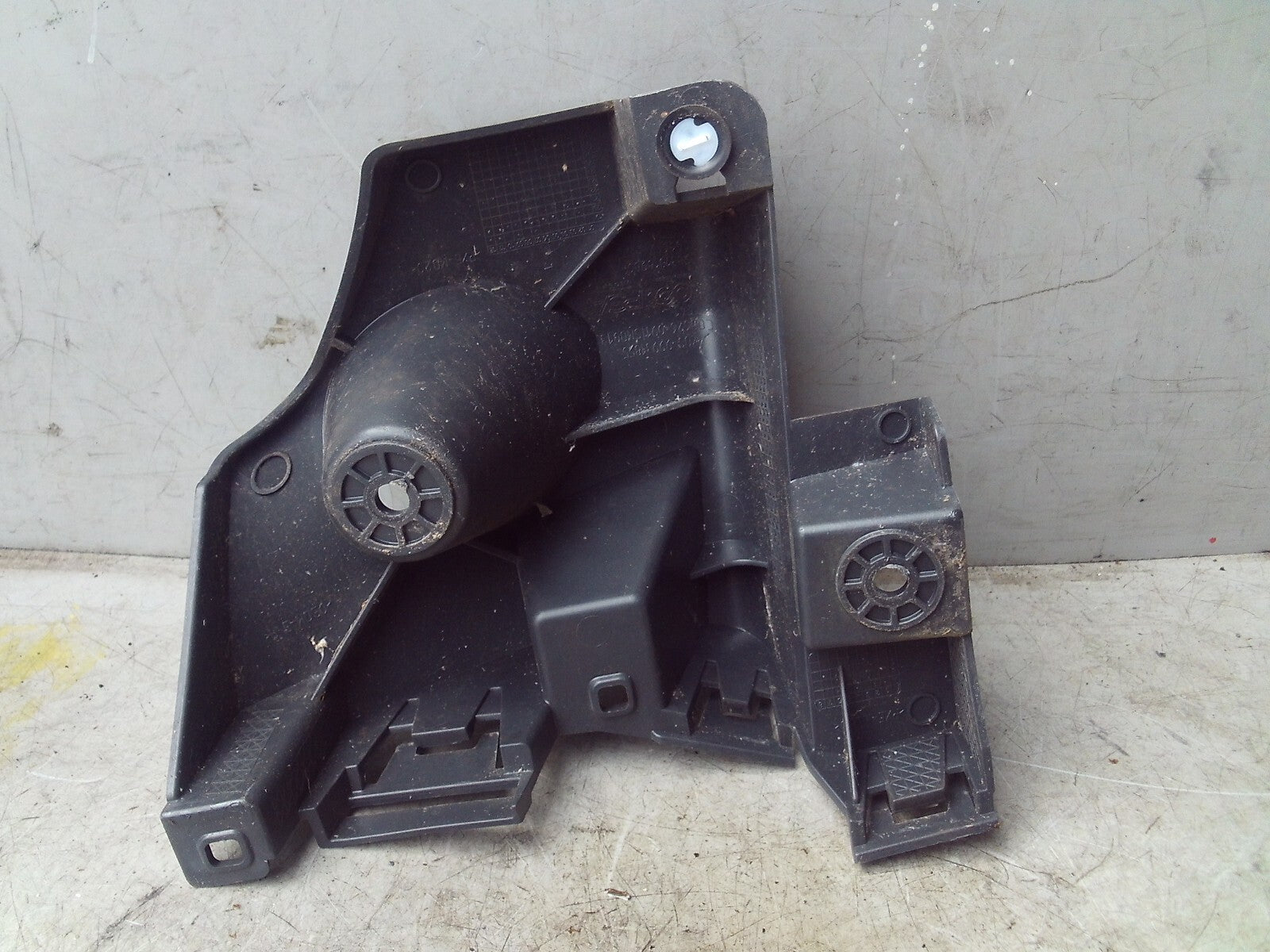 2021 CITROEN C4 MK3 NSR PASSENGER SIDE REAR LEFT BUMPER BRACKET 9831818980