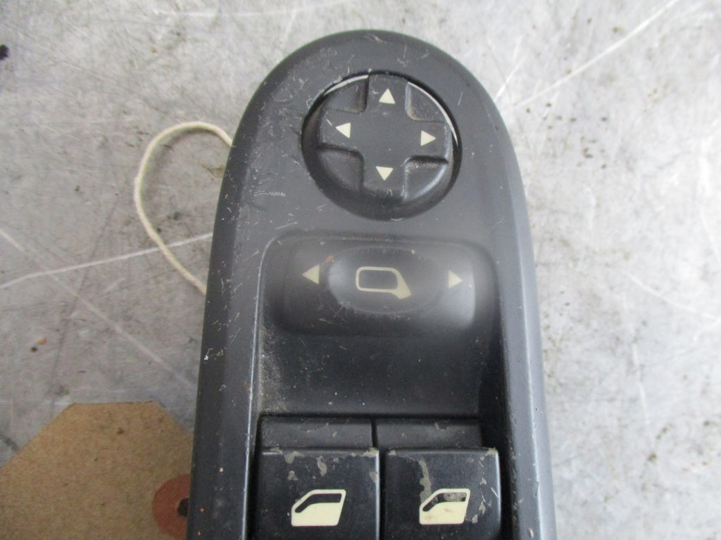 PEUGEOT 308 MK1 2007 5 DOOR OSF DRIVER SIDE FRONT WINDOW SWITCH 9556518677